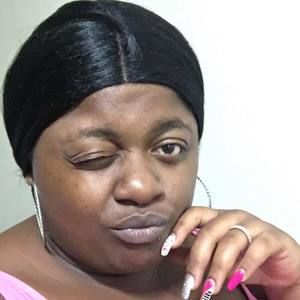 Meet your Posher, Latanya